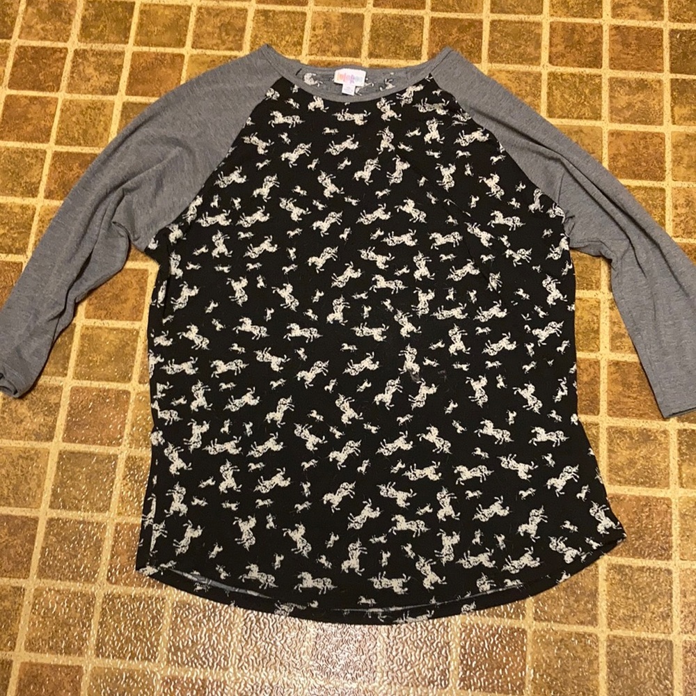 LuLaRoe shirt with unicorns size XL